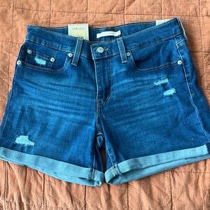 Levis mid rise short